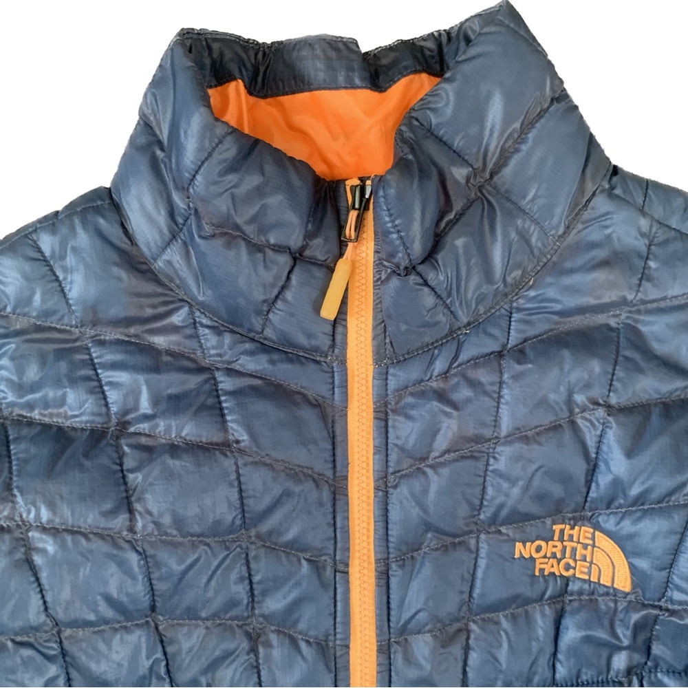 Last call! North Face blue quilted lightweight packable insulated jacket - Picture 3 of 10